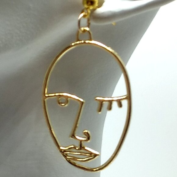 Winking Face Dangle Earrings Gold-tone NWOT - Picture 1 of 12